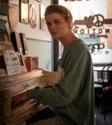 Ash Stu at the piano